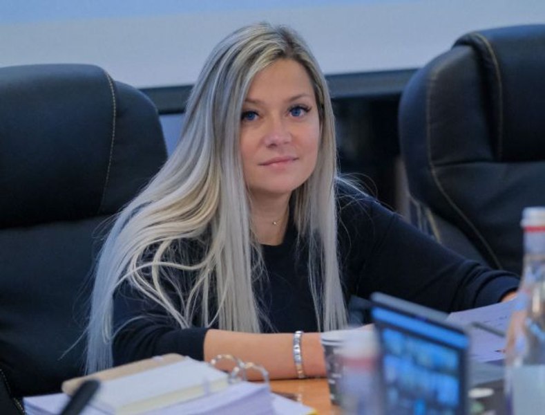 Consilieră locală PSD din Brașov, vizată într-un dosar de înșelăciune. Ar fi fost reținută pentru 24 de ore