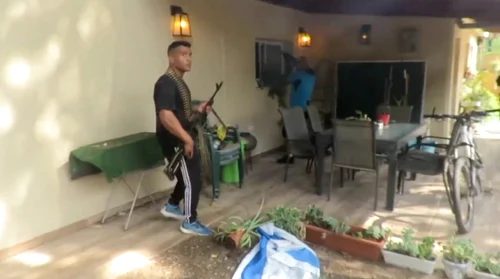 Teroristi Hamas in timpul atacului din Israel FOTO Profimedia (1) jpg