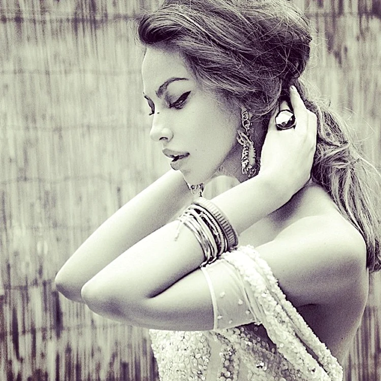 De curând, Mădălina Ghenea a filmat scene fierbinţi cu actorul britanic Mark RyderFoto: Arhivă personală