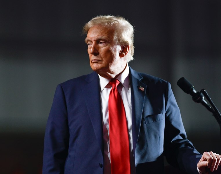 Trump justifică bombardamentele Rusiei în Ucraina: „Putin face ceea ce ar face oricine altcineva”
