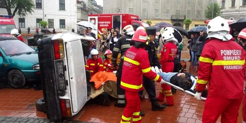 Simulare de accident în Piaţa Libertăţii FOTO Ştefan Both