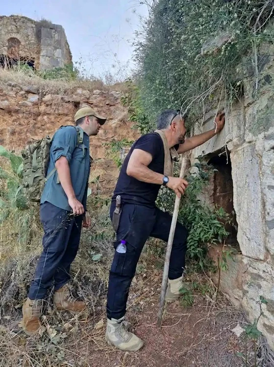 Arheologii cercetrază un mormânt din Selinus 