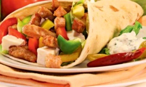 77692salata de curcan in lipie 1 jpeg