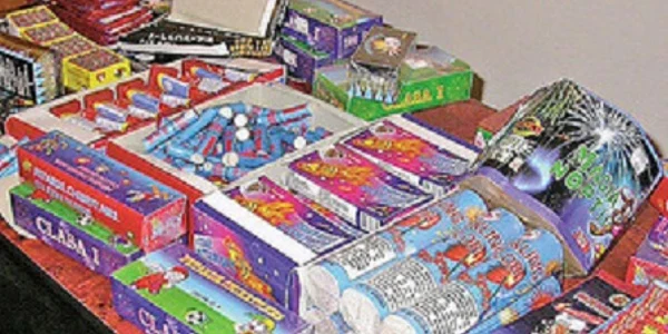 Tânăra a fost descoperită, pentru a treia oară, cu pocnitori deţinute ilegal