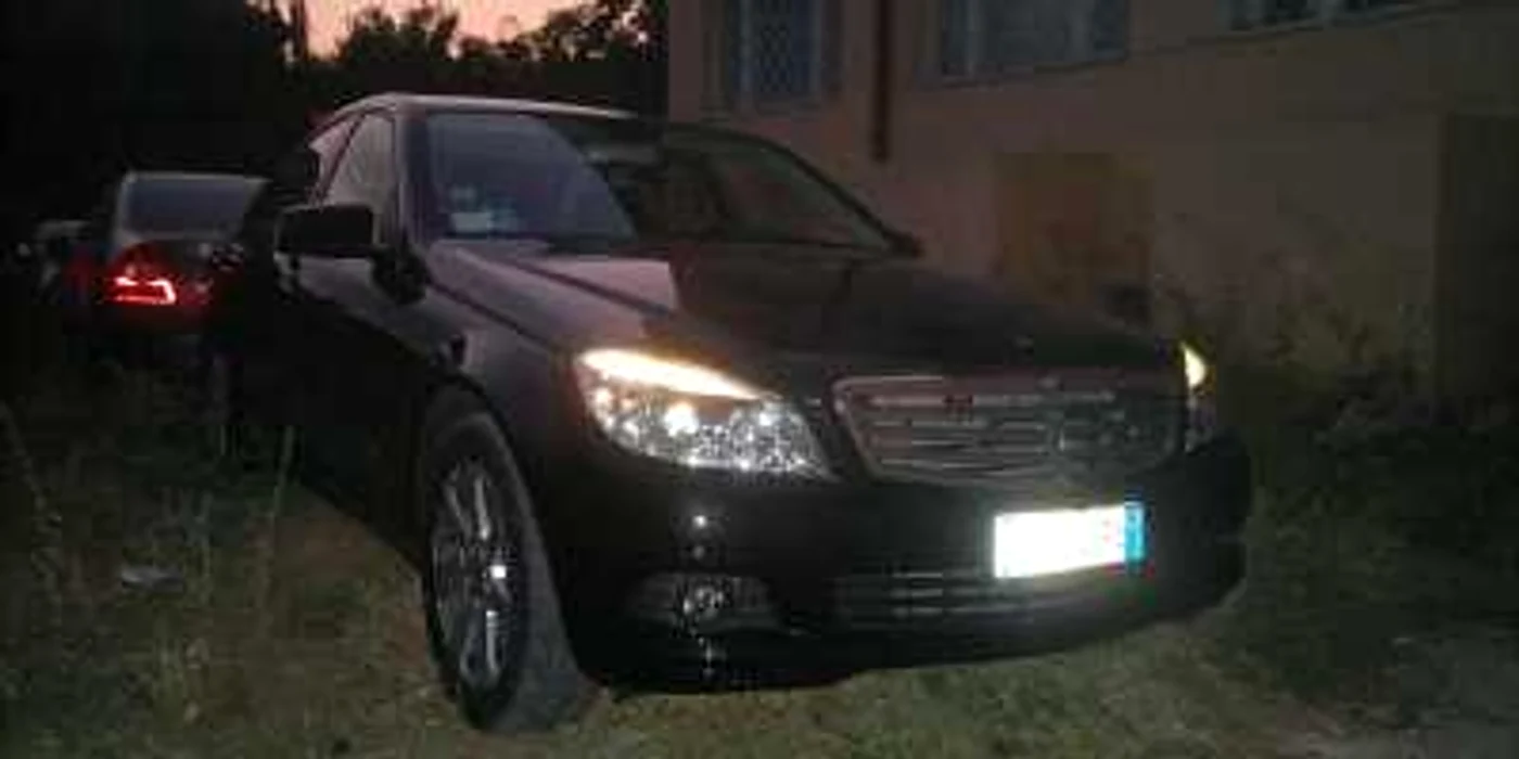 Autoturismul de lux este fabricat în 2010