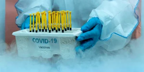 persoane vaccinare covid coronavirus . foto shutterstock