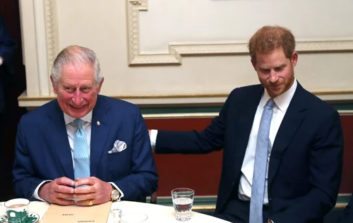 Regele Charles și Prințul Harry 