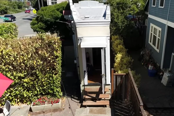 Casa construită de o femeie din răzbunare, după divorț: are doar 1,4 m lățime și valorează 745.000 de dolari