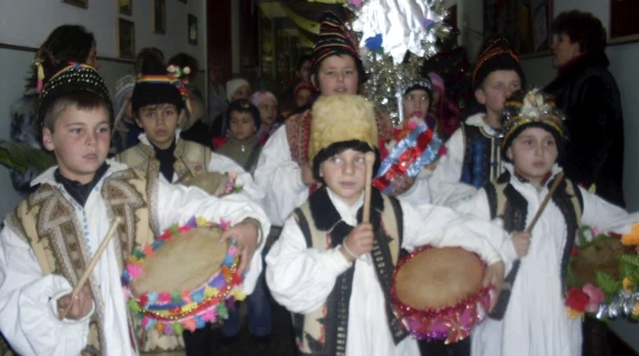 Caravana de craciun aduce binele in intreaga tara. Foto: Adevarul