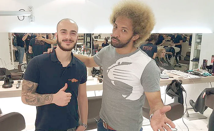 
    Solistul s-a vopsit blond  pentru noul videoclip  