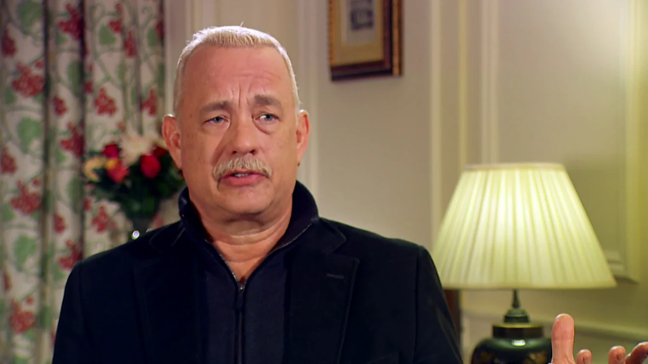 Tom Hanks (59 de ani) s-a umplut de riduri pe gât 