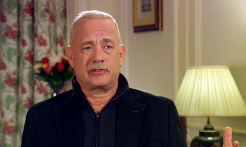 Tom Hanks (59 de ani) s a umplut de riduri pe gât  jpeg