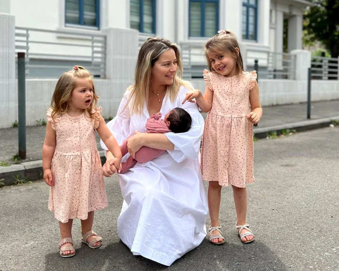 laura cosoi fetita mama1 png