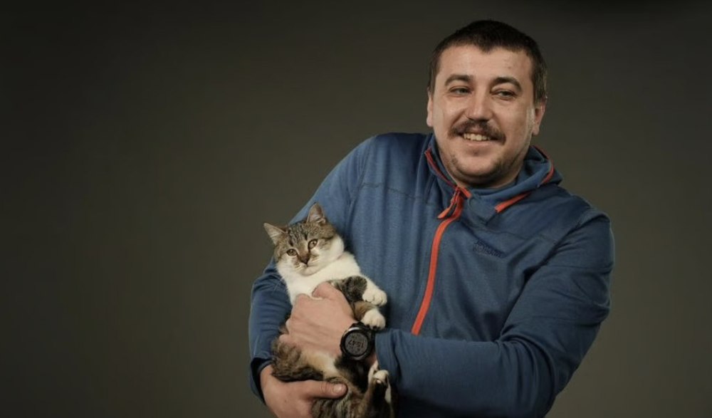 Ucrainenii și rușii au ajuns să se bată în... pisici. Felinele de ambele părți ale frontului, folosite în propagandă pe rețelele sociale VIDEO