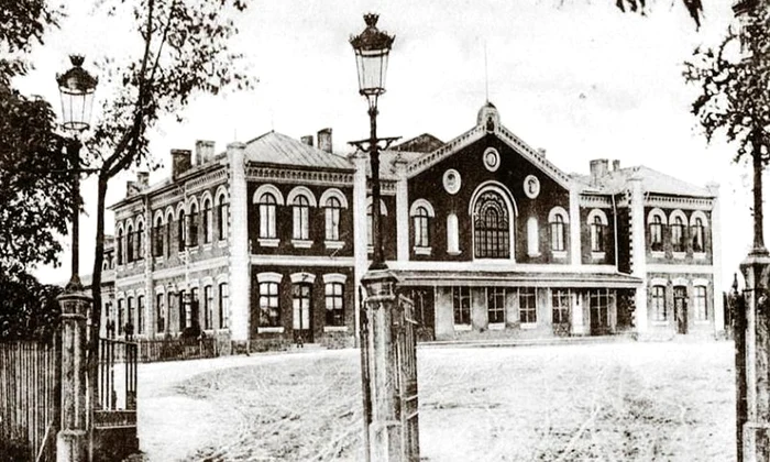 Calendar 31 octombrie: 1869   La Gara Filaret, a avut loc inaugurarea oficială a „întâiul drum de fier românesc“, calea ferată București Giurgiu jpeg