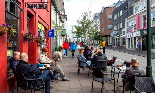 Oameni în Reykjavik, Islanda FOTO Shutterstock