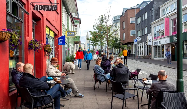 Oameni în Reykjavik, Islanda FOTO Shutterstock 