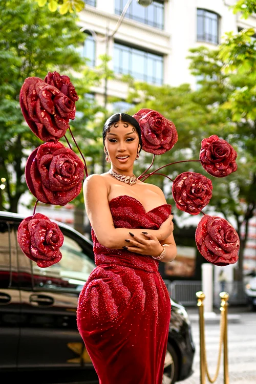 A doua ținută spectaculoasă purtată de Cardi B la Paris (Foto: Profimedia)