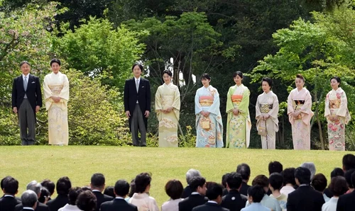 Împăratul Naruhito și Împărăteasa Masako, Prințul Fumihito Akishino, Prințesa Kiko, Prințesa Kako, Prințesa Aiko la Spring Garden Party. FOTO: Agenția Imperială