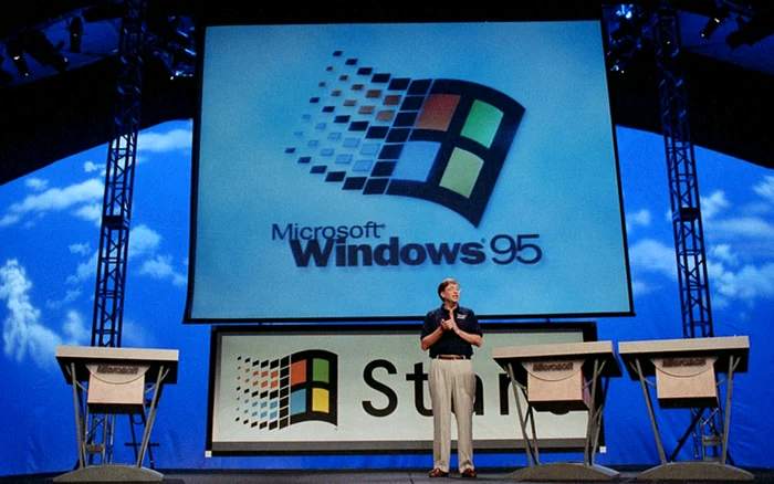 Windows 95 a fost prezentat de Bill Gates pe 24 august 1995.