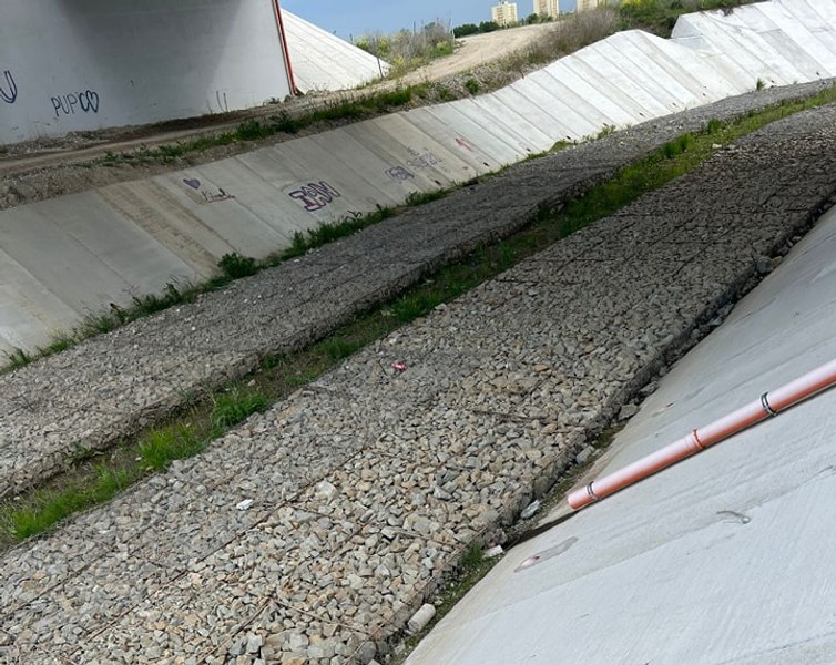 Hoție la Drumul Expres Craiova-Pitești. „Ne-au furat prima dată niște grătare de metal, acum plasa galvanizată“