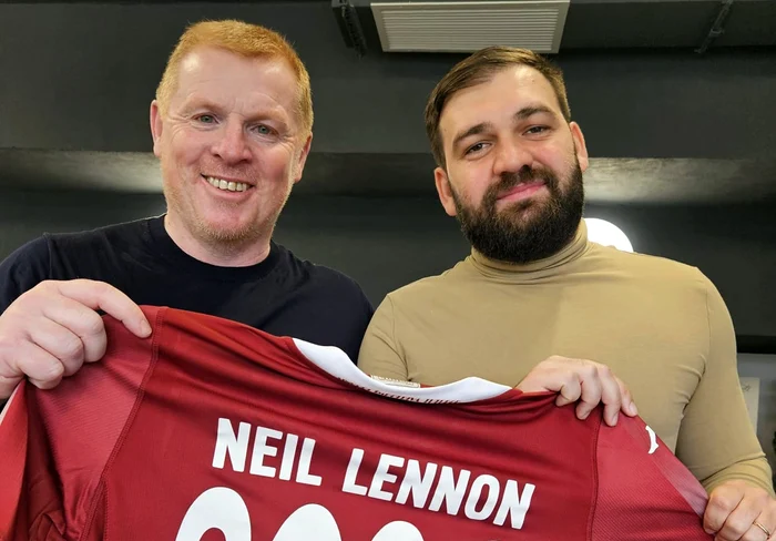 Neil Lennon (stânga), sub contract cu Rapid până în 2026. FOTO: Facebook