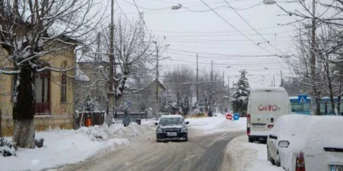 Zăpada a dat peste cap traficul rutier