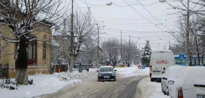 Zăpada a dat peste cap traficul rutier