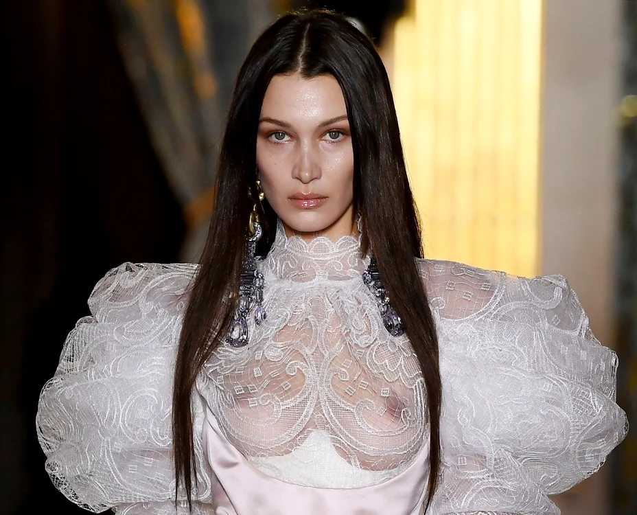 1 bella hadid cu sanii la vedere 1 jpg jpeg