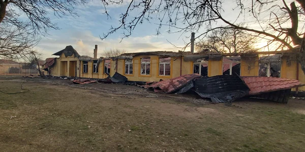 scoala din sarbii magura a ars aproape din intregime foto isu olt (5) jpeg