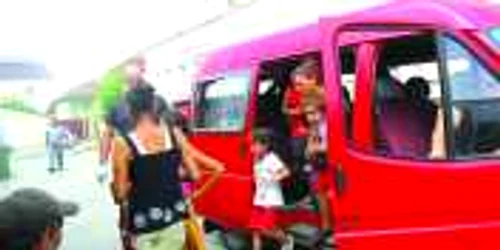 Cerşetorii s-au plimbat cu maşina. FOTO: Poliţia Locală