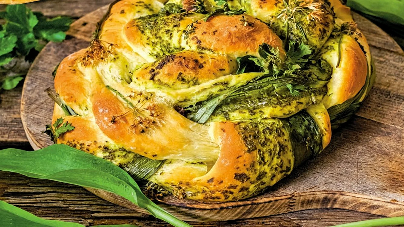 paine umpluta cu sos pesto de leurda jpg