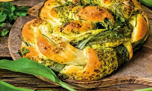 paine umpluta cu sos pesto de leurda jpg
