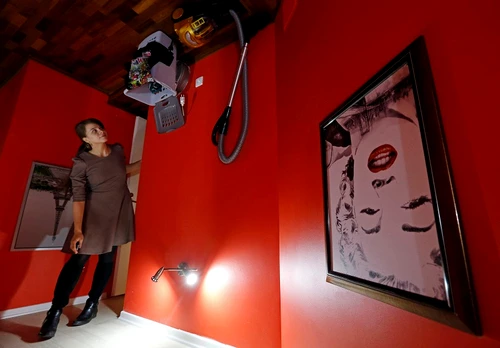 Casa cu sus-n jos (foto: Reuters)