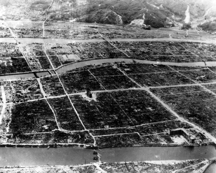 
    6 August 1945. Orașul Hiroshima, distrus de bomba atomicăfoto: GettyImages  