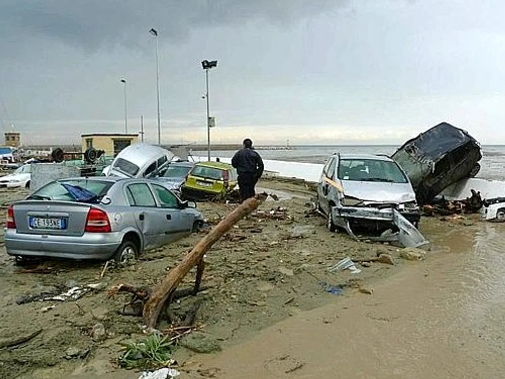 Unele autovehicole au ajuns în mare