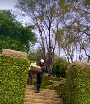 Meghan Markle în grădină la Montecito