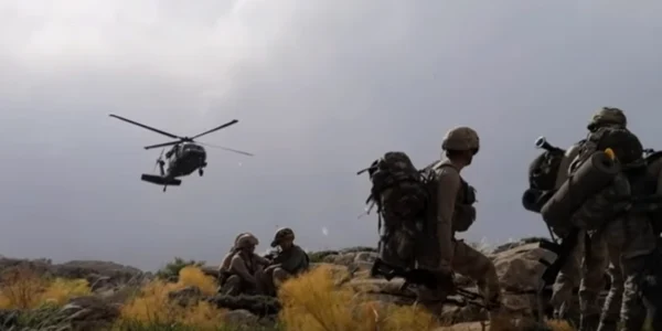 Turcia a efectuat raiduri aeriene asupra taberei de refugiaţi kurzi Makhmur din nordul Irakullui FOTO captură You Tube
