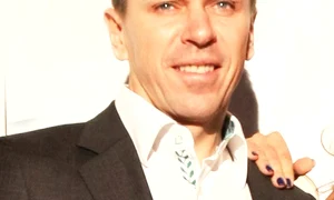 Solista trece rar pe acasă pentru că are  multe contracte, iar soţul îi duce dorul jpeg