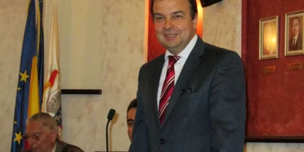 Lilian Zamfiroiu a şi-a ridicat astăzi titlul de “Cetăţean de Onoare al municipiului Râmnicu Vâlcea”. Iată de a spus preşedintele ICR la primirea titlului