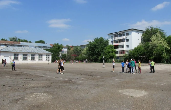 Terenul de sport al Şcolii gimnaziale nr. 8 Bârlad