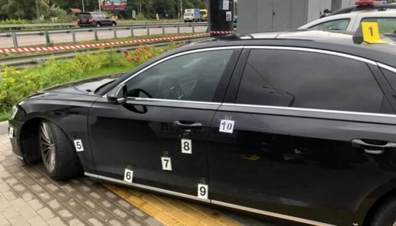 Maşina în care se afla Serhii Şefir în momentul tentativei de asasinat FOTO kyivpost.com
