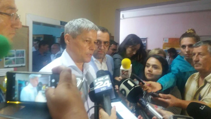 Dacian Cioloş, declaraţii în faţa ziariştilor la Sibiu FOTO Ramona Găină