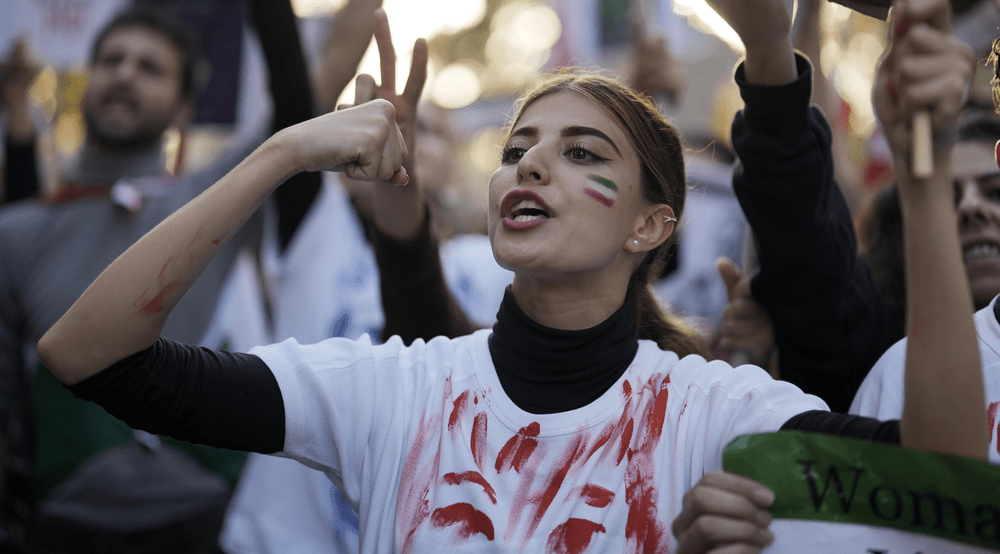 Imaginile protestelor iraniene din București fac înconjurul lumii: Clotide Armand, impresionată VIDEO