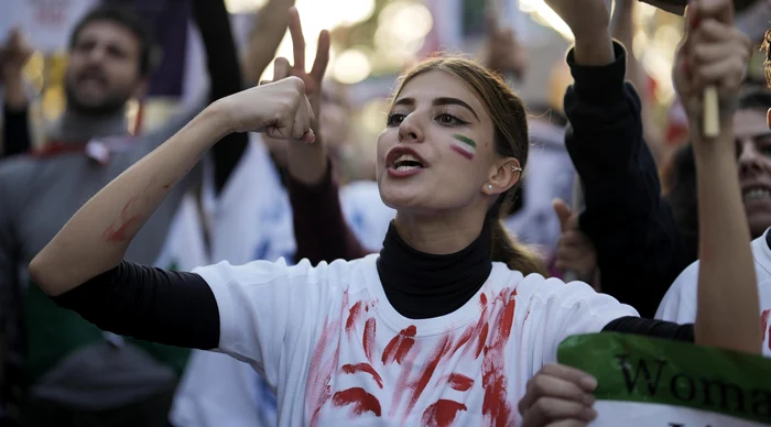 Iraniencele participă în număr mare la protestele din afara țării. FOTO: Facebook