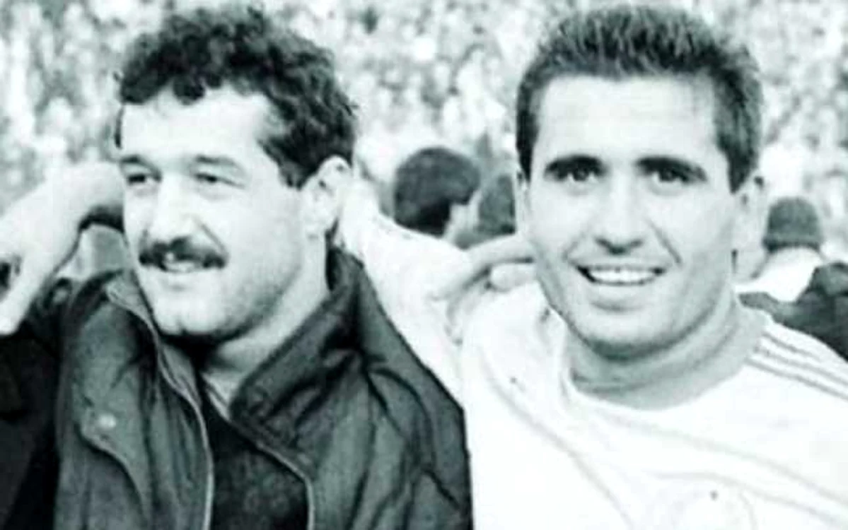 Becali, pe vremea când purta
mustaţă şi mergea cu Hagi la meciurile echipei naţionale