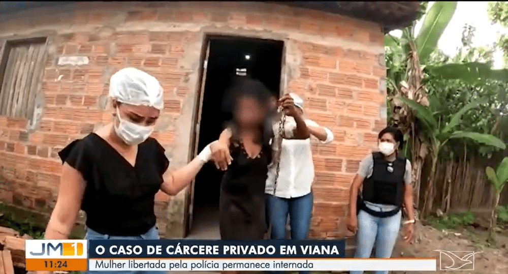 Femeie salvată după ce a fost ținută într-o celulă timp de 20 de ani chiar de mama ei