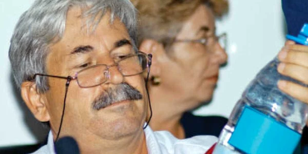 Apă la robinet cu fier şi plumb în exces