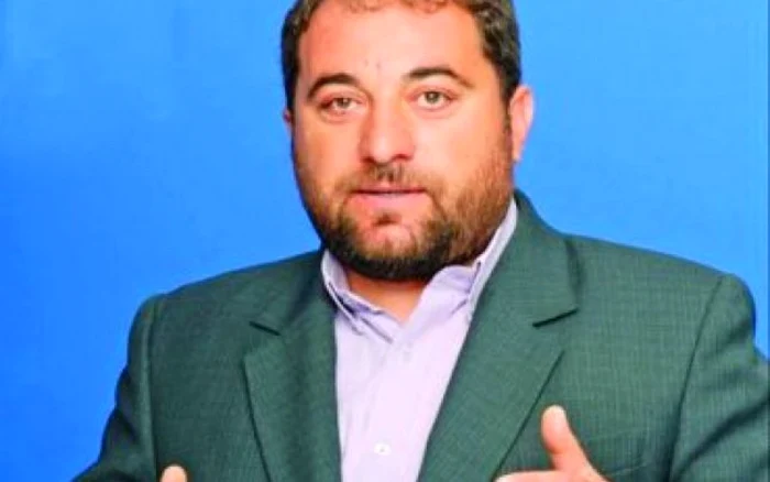 Două minore au declarat, în 2009, că au făcut sex cu directorul Centrului de Primiri în Regim de Urgenţă Piteşti, preotul Emil Constantinescu. Fetele si-au retras acuzaţiile pe parcursul anchetei.