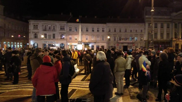 Arădenii au ieşit şi luni în stradă FOTO Claudia Untaru